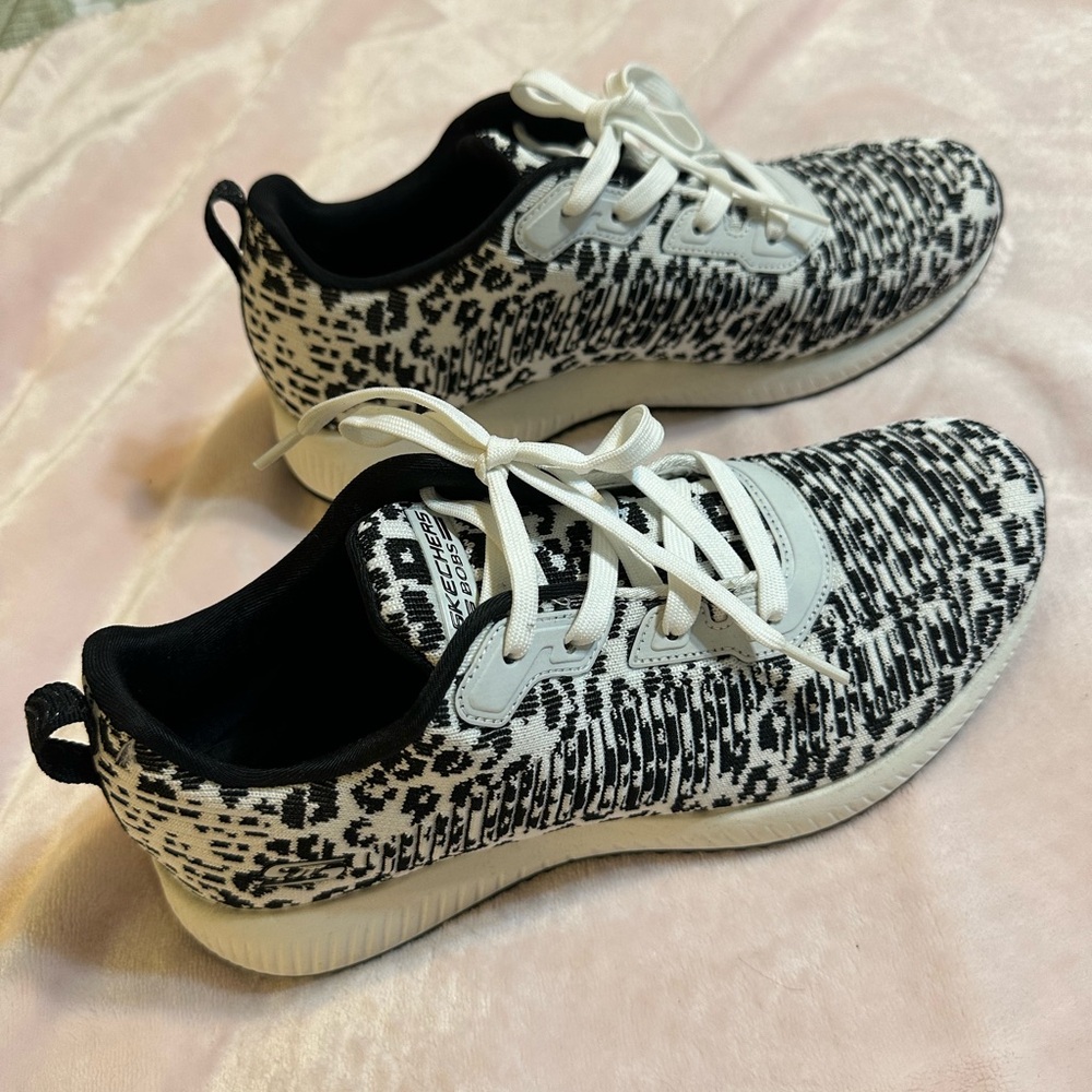 Skechers Women's Black & White Leopard Knit Sneakers - size 9.5 - never worn